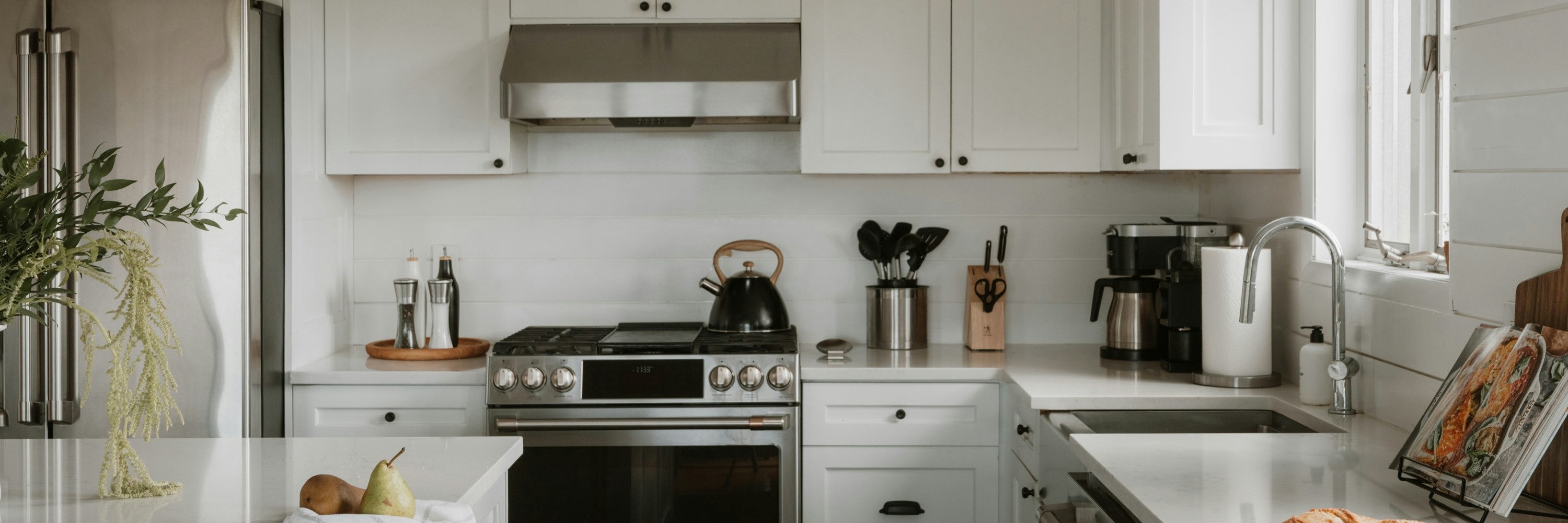 Professional cleaning team — transparent hourly pricing for York Region and Simcoe County